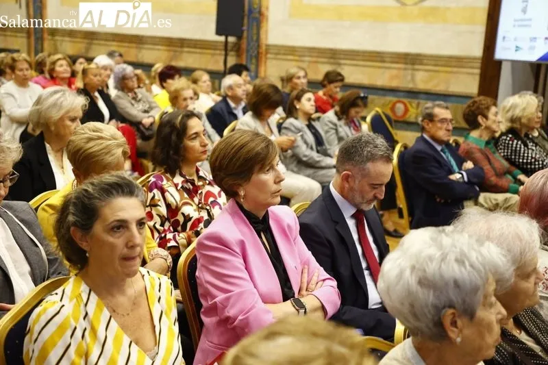 Celebración en la Hospedería Fonseca del 50 aniversario de la Asociación de Amas de Casa, Consumidores y Usuarios de Salamanca. Foto de David Sañudo