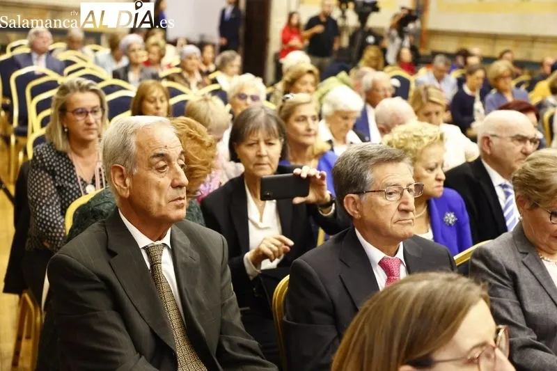 Celebración en la Hospedería Fonseca del 50 aniversario de la Asociación de Amas de Casa, Consumidores y Usuarios de Salamanca. Foto de David Sañudo