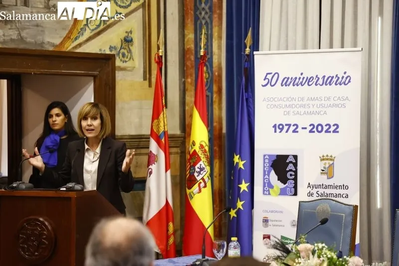 Celebración en la Hospedería Fonseca del 50 aniversario de la Asociación de Amas de Casa, Consumidores y Usuarios de Salamanca. Foto de David Sañudo