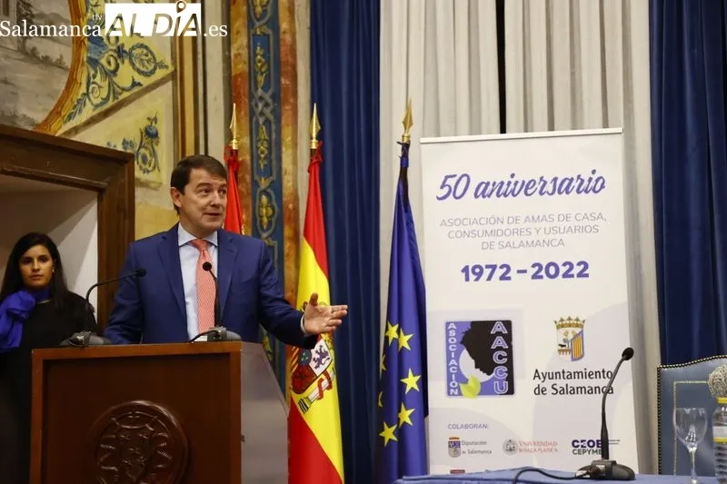 Celebración en la Hospedería Fonseca del 50 aniversario de la Asociación de Amas de Casa, Consumidores y Usuarios de Salamanca. Foto de David Sañudo