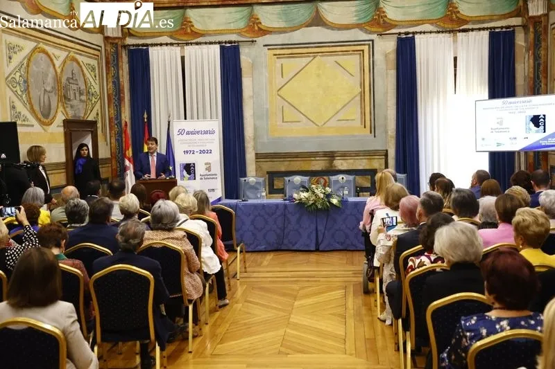 Celebración en la Hospedería Fonseca del 50 aniversario de la Asociación de Amas de Casa, Consumidores y Usuarios de Salamanca. Foto de David Sañudo
