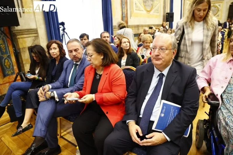 Celebración en la Hospedería Fonseca del 50 aniversario de la Asociación de Amas de Casa, Consumidores y Usuarios de Salamanca. Foto de David Sañudo