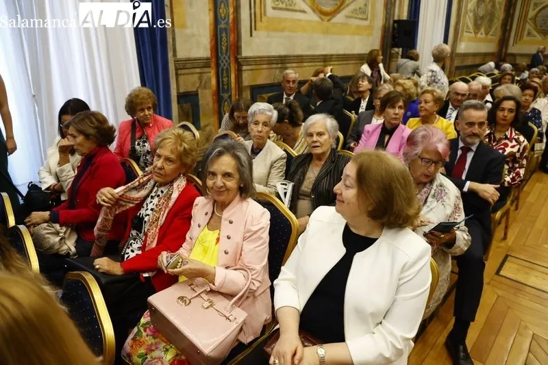 Celebración en la Hospedería Fonseca del 50 aniversario de la Asociación de Amas de Casa, Consumidores y Usuarios de Salamanca. Foto de David Sañudo