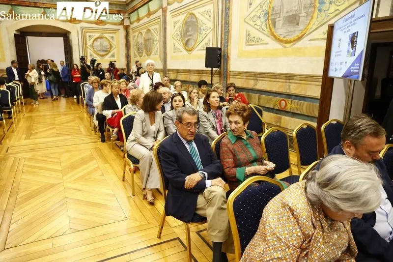 Celebración en la Hospedería Fonseca del 50 aniversario de la Asociación de Amas de Casa, Consumidores y Usuarios de Salamanca. Foto de David Sañudo