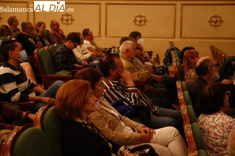 Emisión del programa 'Hoy por Hoy' en el Teatro Liceo de Salamanca