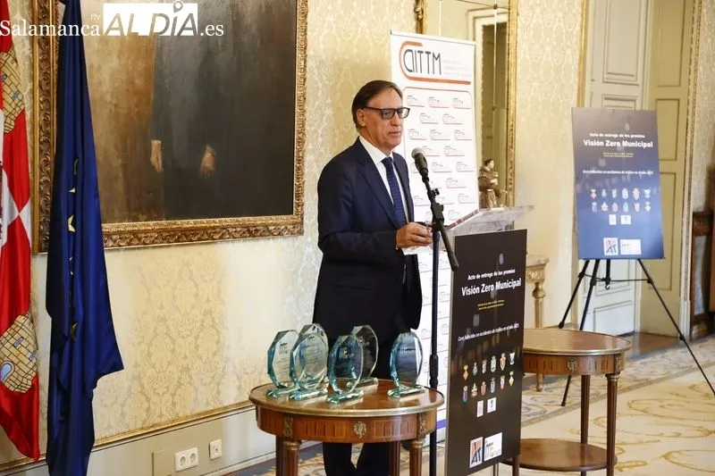 Entrega, en el Ayuntamiento de Salamanca, de los premios concedidos por la Asociación de Ingenieros de Tráfico y Movilidad y el Foro de Movilidad Inteligente. Foto de David Sañudo