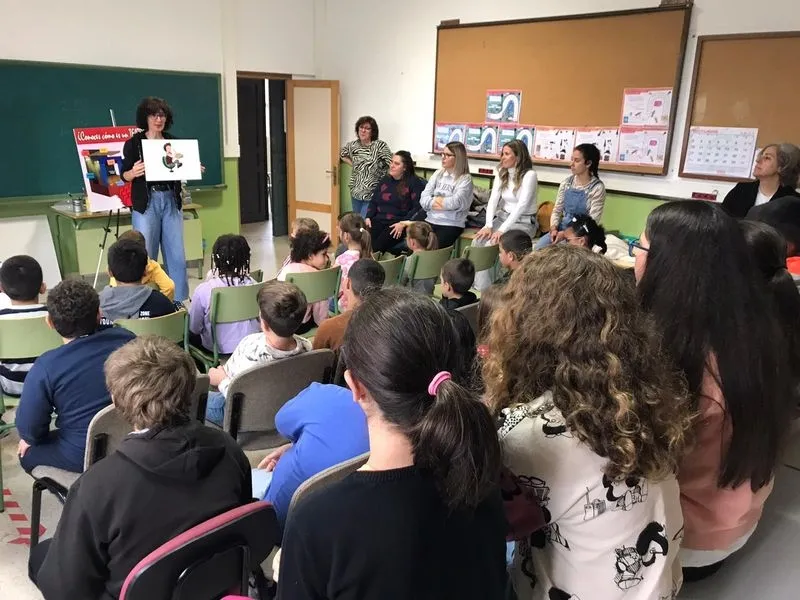 La Escuela Rural de Espectadores dejó la magia del teatro a los alumnos del CRA Abadengo en Hinojosa de Duero