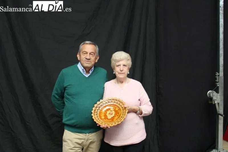 Foto 3 - Conmovedor homenaje a tres matrimonios por sus Bodas de Oro