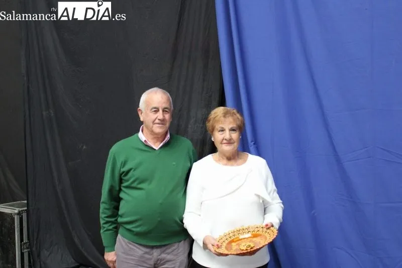 Foto 2 - Conmovedor homenaje a tres matrimonios por sus Bodas de Oro