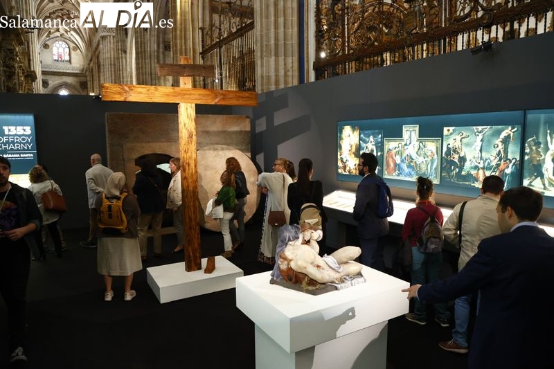 Inauguración en la Catedral de Salamanca de la exposición 'The Mystery Man'