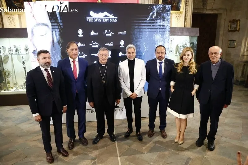 Inauguración en la Catedral de Salamanca de la exposición 'The Mystery Man'