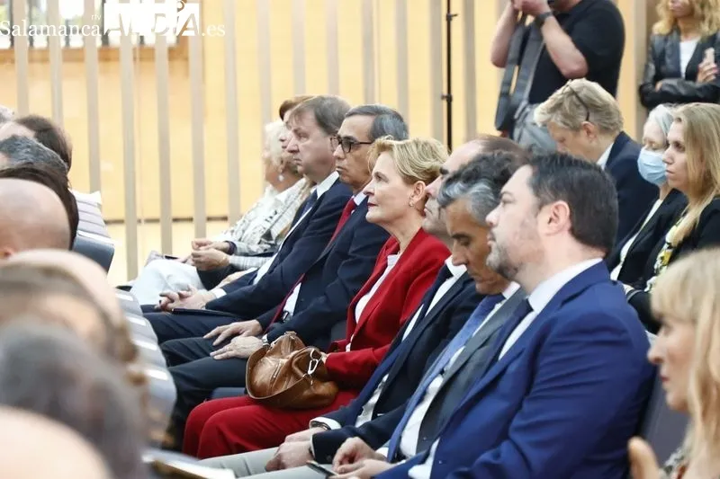 Inauguración del Centro Internacional del Español de la Universidad de Salamanca en la plaza de los Bandos. Foto de David Sañudo