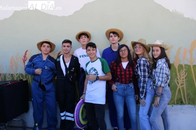 Foto 38 - Protagonismo para las pe&ntilde;as en el chupinazo de fiestas