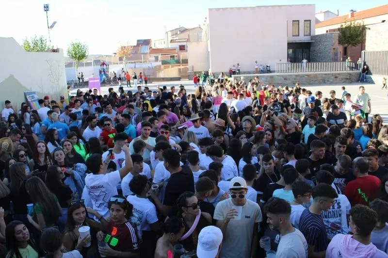 Foto 15 - Protagonismo para las pe&ntilde;as en el chupinazo de fiestas