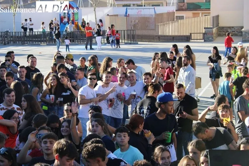 Foto 13 - Protagonismo para las pe&ntilde;as en el chupinazo de fiestas