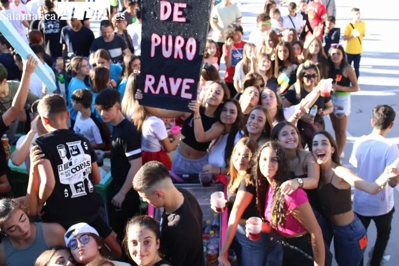 Foto 11 - Protagonismo para las pe&ntilde;as en el chupinazo de fiestas