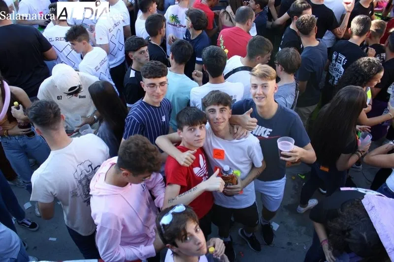 Foto 8 - Protagonismo para las pe&ntilde;as en el chupinazo de fiestas