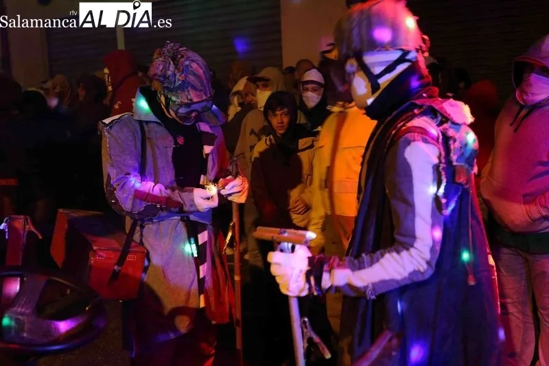 El 'Correfoc' recorrió nuevamente las calles de Alba. Fotos: Ricardo Tejedor