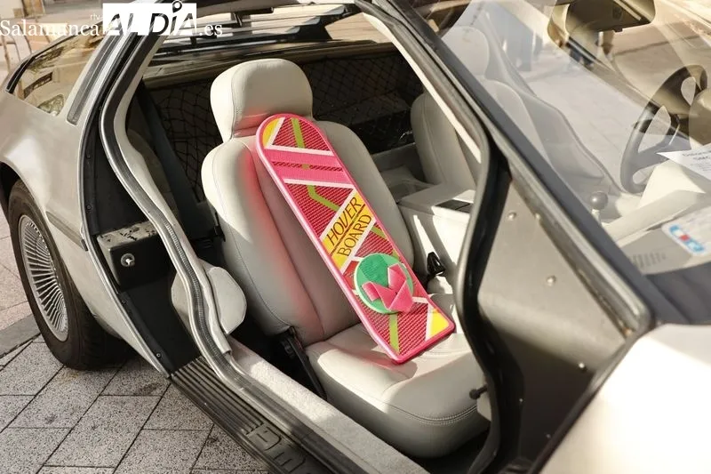 Concentración de Delorean junto al Museo de Historia de la Automoción. Foto de David Sañudo