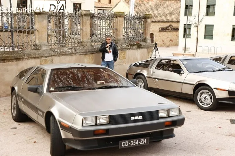 Concentración de Delorean junto al Museo de Historia de la Automoción. Foto de David Sañudo