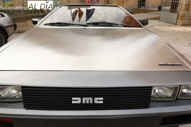 Concentración de Delorean junto al Museo de Historia de la Automoción. Foto de David Sañudo