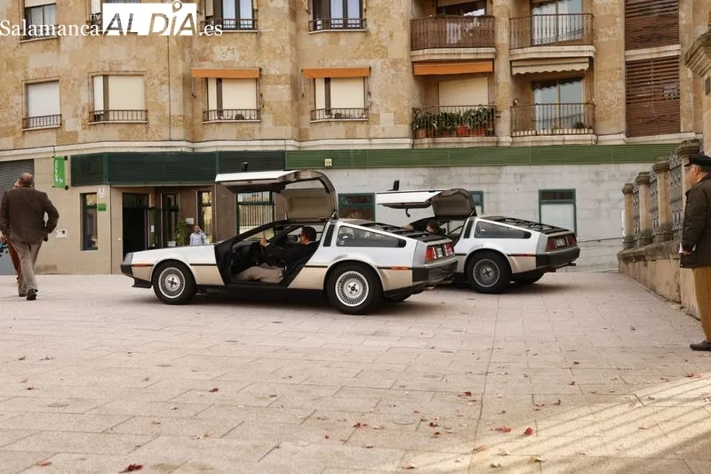 Concentración de Delorean junto al Museo de Historia de la Automoción. Foto de David Sañudo