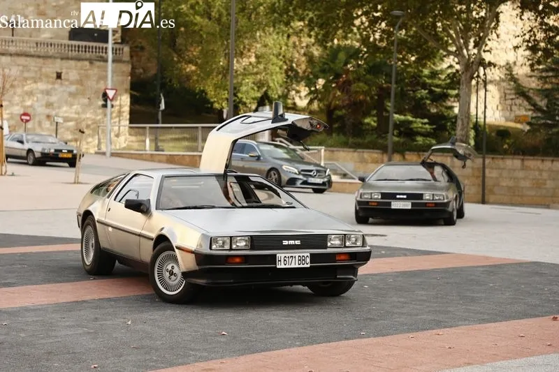 Concentración de Delorean junto al Museo de Historia de la Automoción. Foto de David Sañudo
