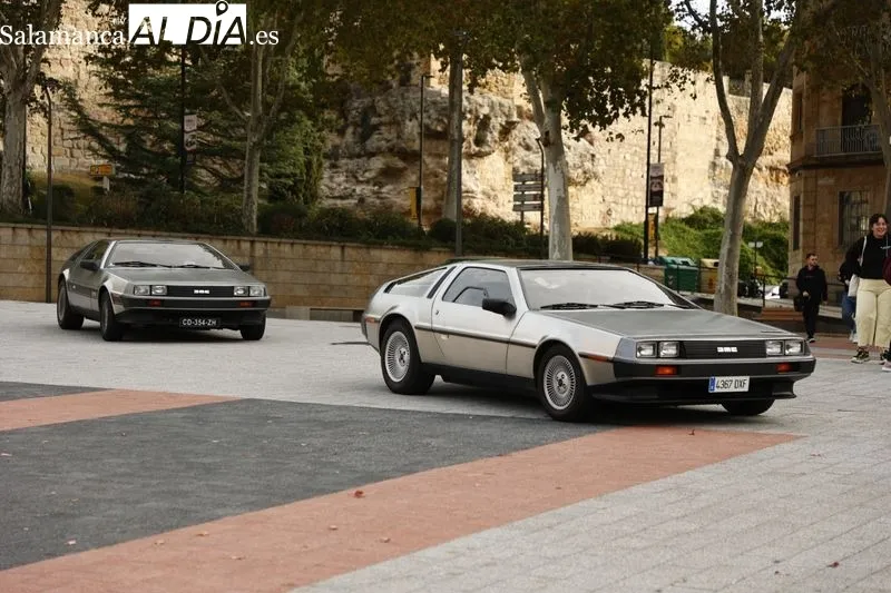 Concentración de Delorean junto al Museo de Historia de la Automoción. Foto de David Sañudo