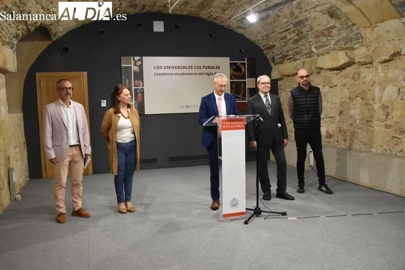 Exposición “Los universales culturales” en la Hospedería Fonseca. Foto de Vanesa Martins