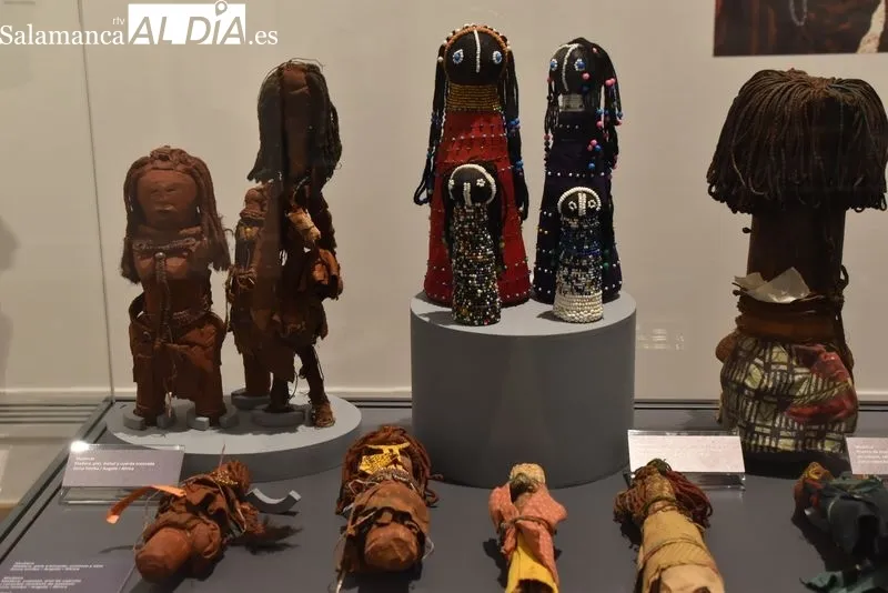 Exposición “Los universales culturales” en la Hospedería Fonseca. Foto de Vanesa Martins