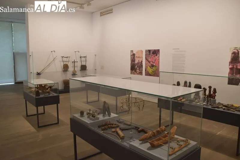 Exposición “Los universales culturales” en la Hospedería Fonseca. Foto de Vanesa Martins