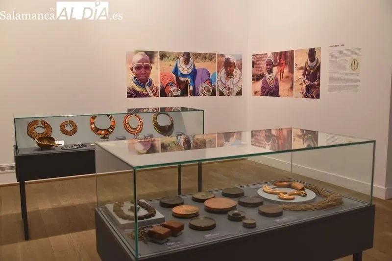 Exposición “Los universales culturales” en la Hospedería Fonseca. Foto de Vanesa Martins