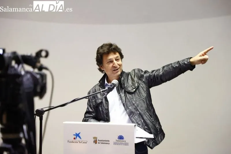 Presentación de 'Symphony. Un viaje al corazón de la música', en la carpa de La Caixa instalada en la plaza de Anaya. Foto de David Sañudo