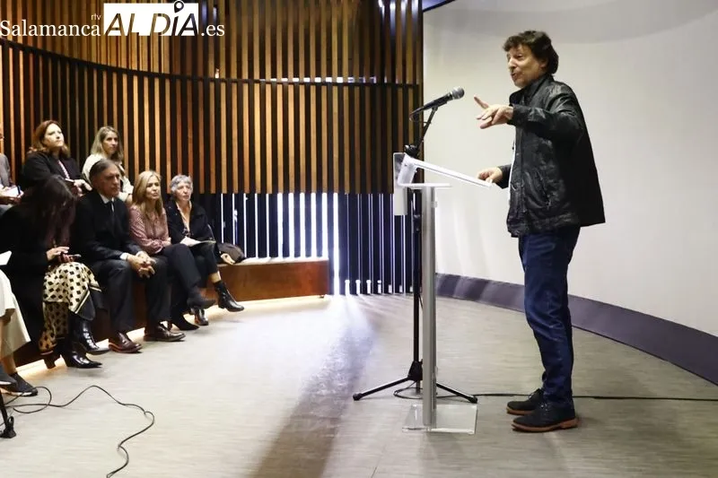 Presentación de 'Symphony. Un viaje al corazón de la música', en la carpa de La Caixa instalada en la plaza de Anaya. Foto de David Sañudo