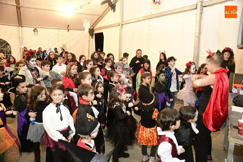 Foto 3 - Concurrid&iacute;sima fiesta infantil de Halloween en El Paraje