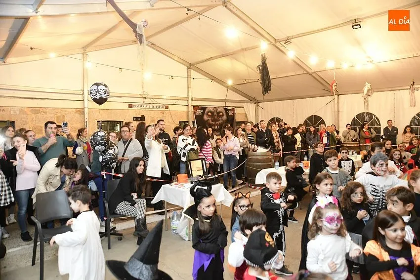 Foto 2 - Concurrid&iacute;sima fiesta infantil de Halloween en El Paraje