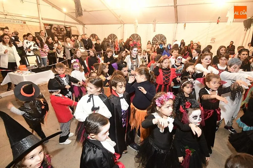 Foto 8 - Concurrid&iacute;sima fiesta infantil de Halloween en El Paraje