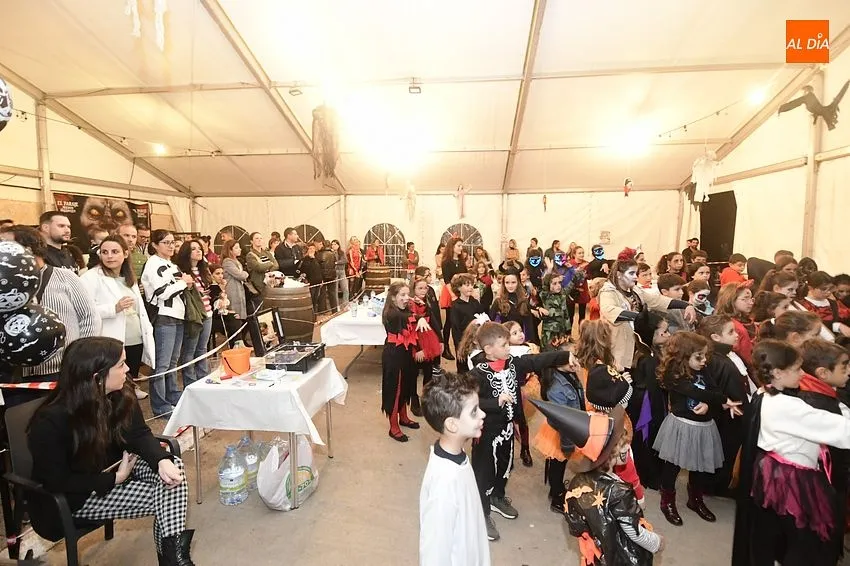 Foto 7 - Concurrid&iacute;sima fiesta infantil de Halloween en El Paraje