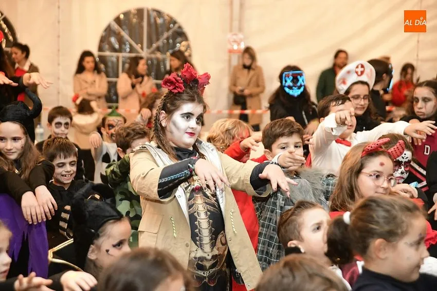 Foto 6 - Concurrid&iacute;sima fiesta infantil de Halloween en El Paraje
