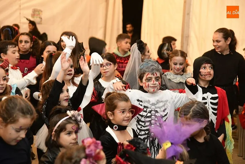 Foto 5 - Concurrid&iacute;sima fiesta infantil de Halloween en El Paraje