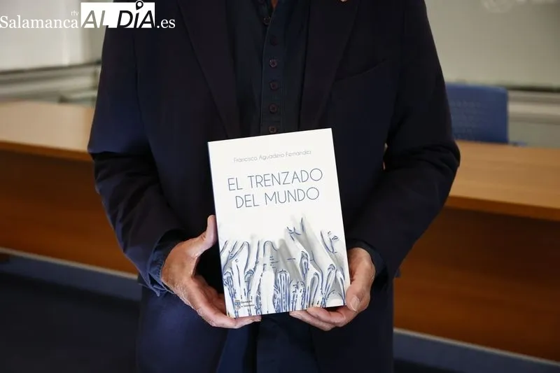 Presentación del libro 'El trenzado del mundo', de Francisco Aguadero, en la Diputación. Foto de David Sañudo