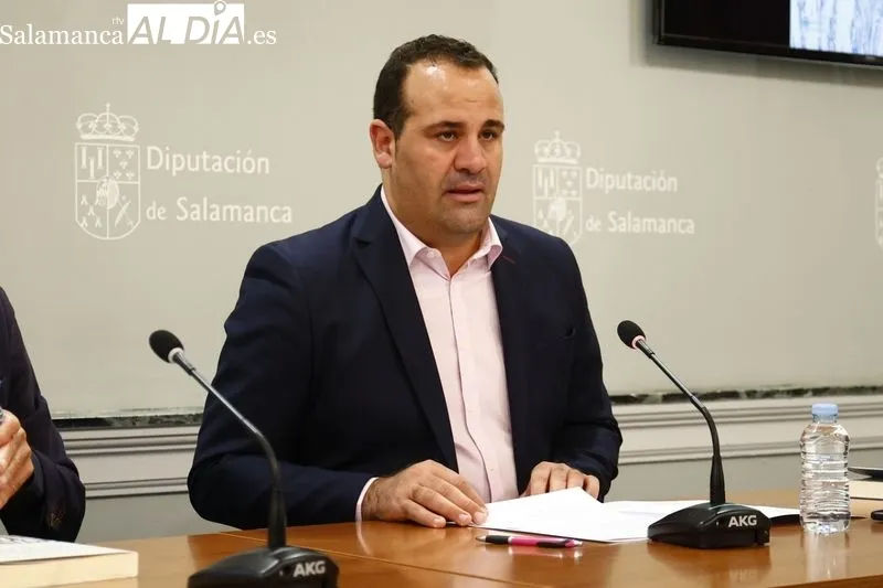 Presentación del libro 'El trenzado del mundo', de Francisco Aguadero, en la Diputación. Foto de David Sañudo