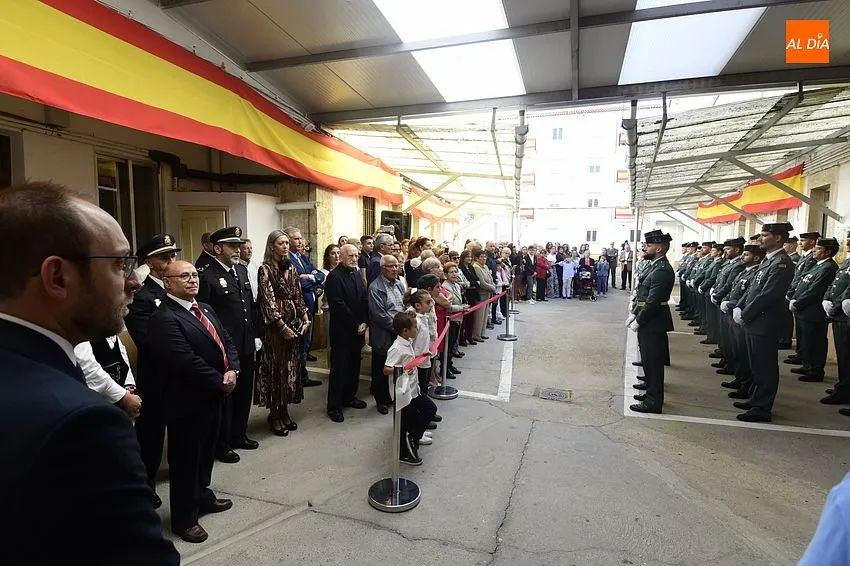 Foto 2 - Condecorados dos agentes de la Guardia Civil mirobrigense, que jubila a uno de sus hist&oacute;ricos
