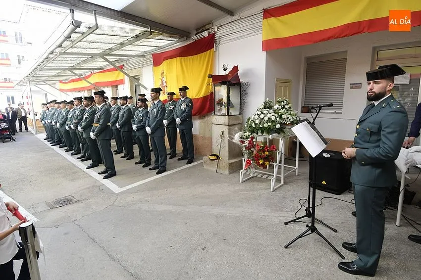 Foto 3 - Condecorados dos agentes de la Guardia Civil mirobrigense, que jubila a uno de sus hist&oacute;ricos