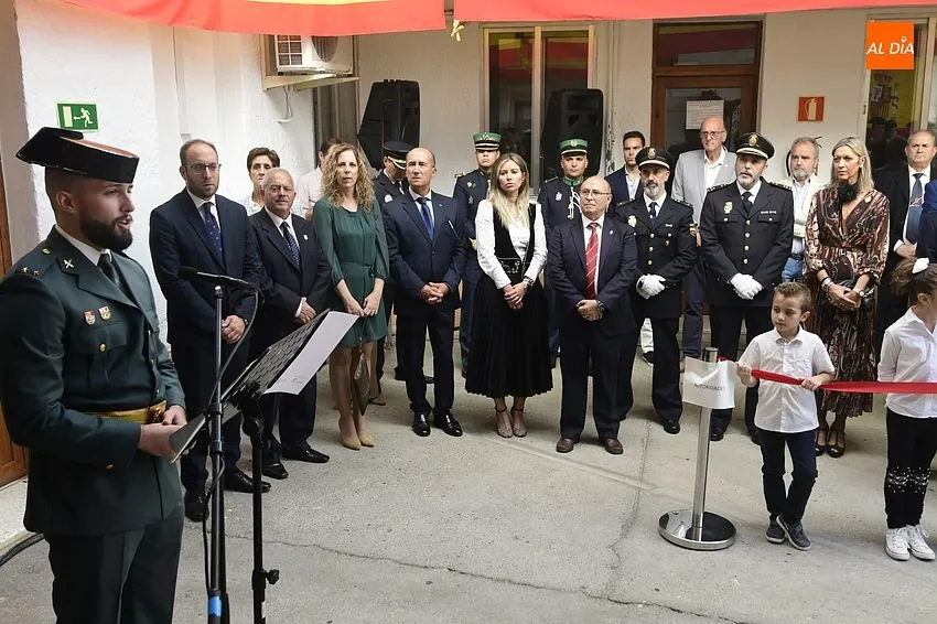 Foto 5 - Condecorados dos agentes de la Guardia Civil mirobrigense, que jubila a uno de sus hist&oacute;ricos