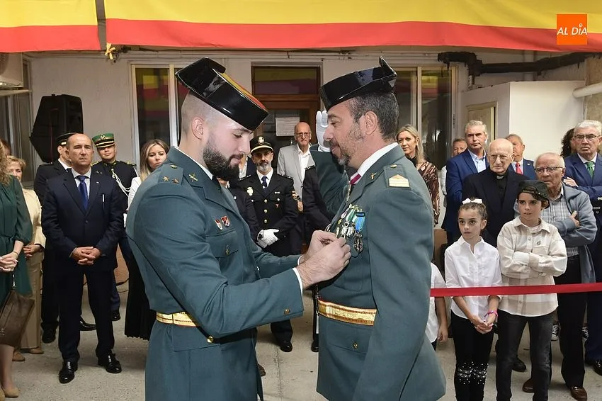 Foto 7 - Condecorados dos agentes de la Guardia Civil mirobrigense, que jubila a uno de sus hist&oacute;ricos