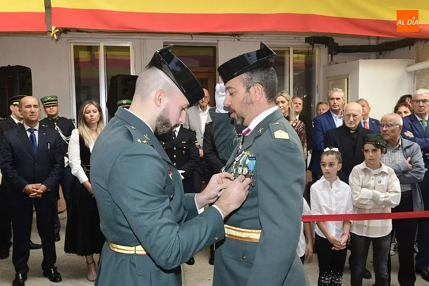 Foto 8 - Condecorados dos agentes de la Guardia Civil mirobrigense, que jubila a uno de sus hist&oacute;ricos