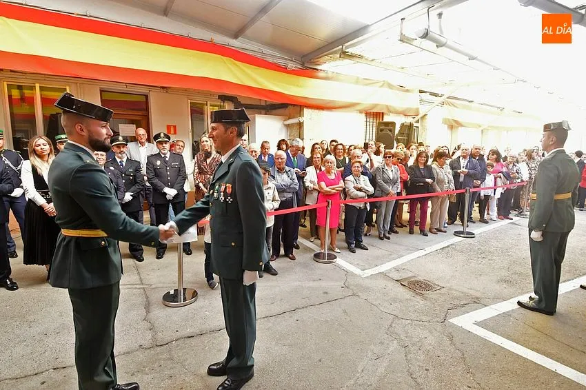 Foto 10 - Condecorados dos agentes de la Guardia Civil mirobrigense, que jubila a uno de sus hist&oacute;ricos