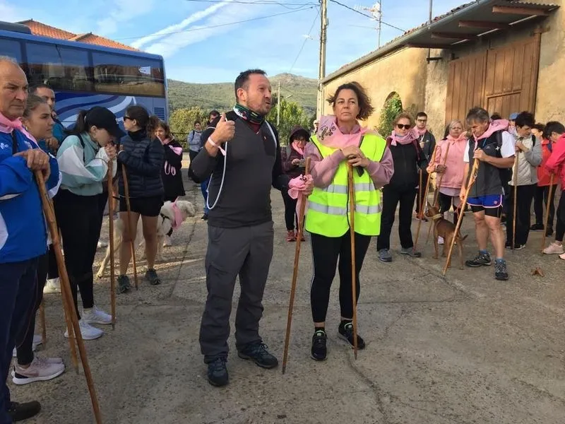 Marcha solidaria de Guijuelo en Navarredonda  a favor de la AECC