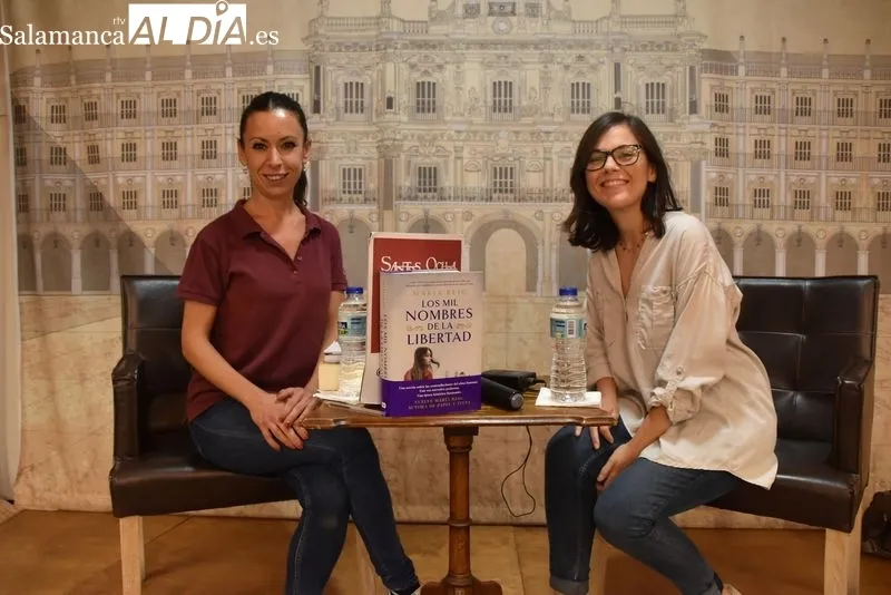 La escritora María Reig, en la presentación de su nueva novela en Salamanca